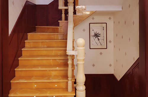 寿阳中式别墅室内汉白玉石楼梯的定制安装装饰效果